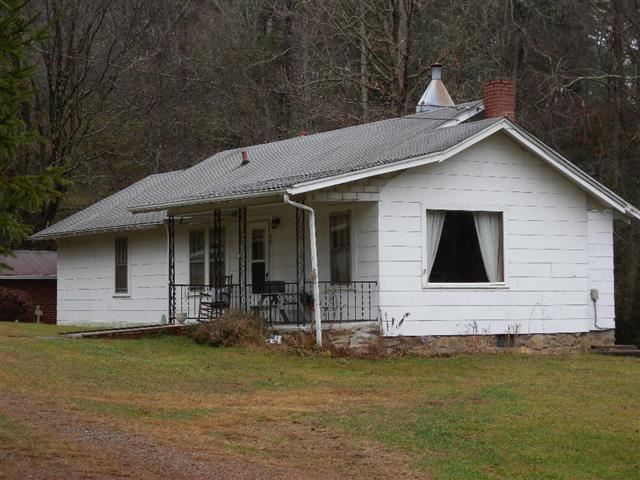 A picture of the property located at 36 HOYE LN, CANDLER NC 28715.