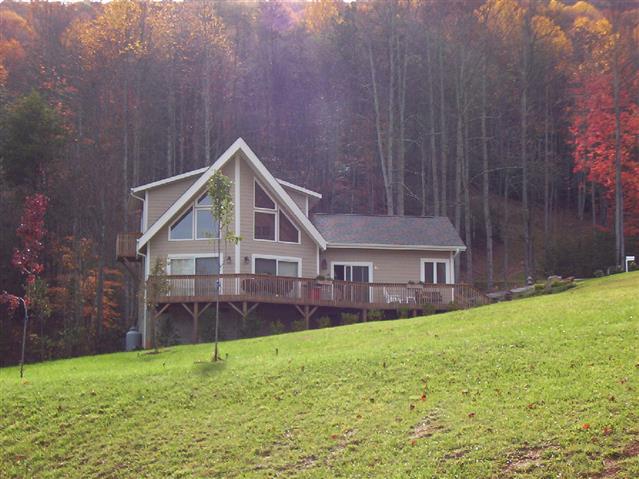 A picture of the property located at 21 KYLIE GRACE LN, CANDLER NC 28715.