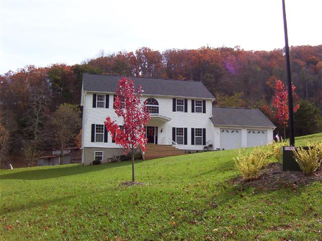 A picture of the property located at 15 KYLIE GRACE LN, CANDLER NC 28715.