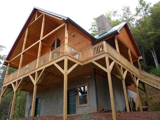 A picture of the property located at 33 CLAMPETT RDG, CANDLER NC 28715.