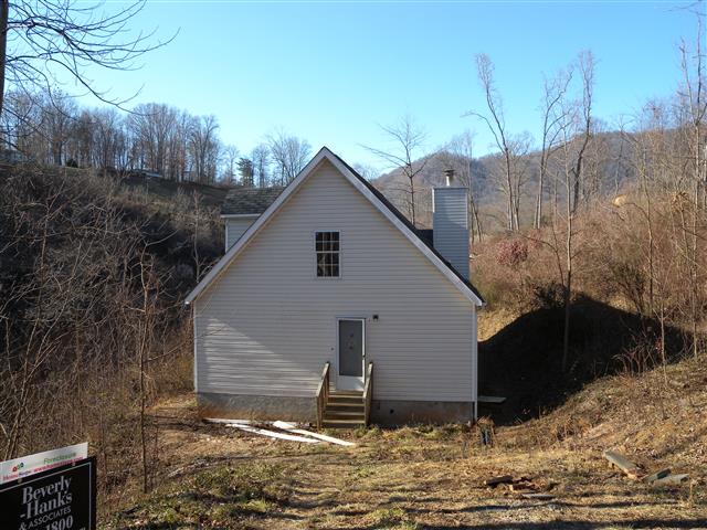A picture of the property located at 5 HEDDEN LN, CANDLER NC 28715.