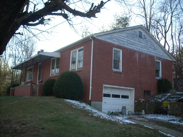 A picture of the property located at 40 GEORGES BRANCH RD, CANDLER NC 28715.