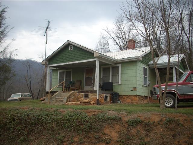 A picture of the property located at 25 GRASSY VIEW RD, CANDLER NC 28715.