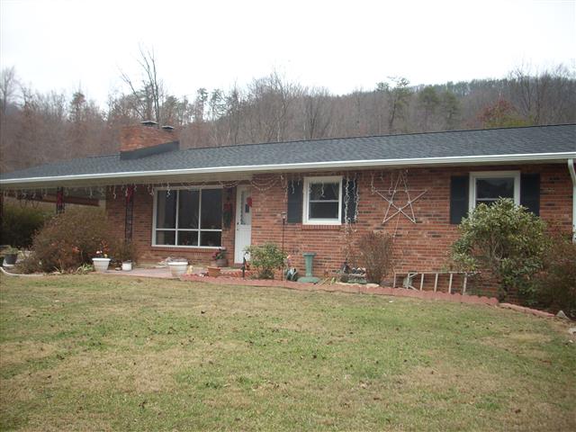 A picture of the property located at 29 GRASSY VIEW RD, CANDLER NC 28715.