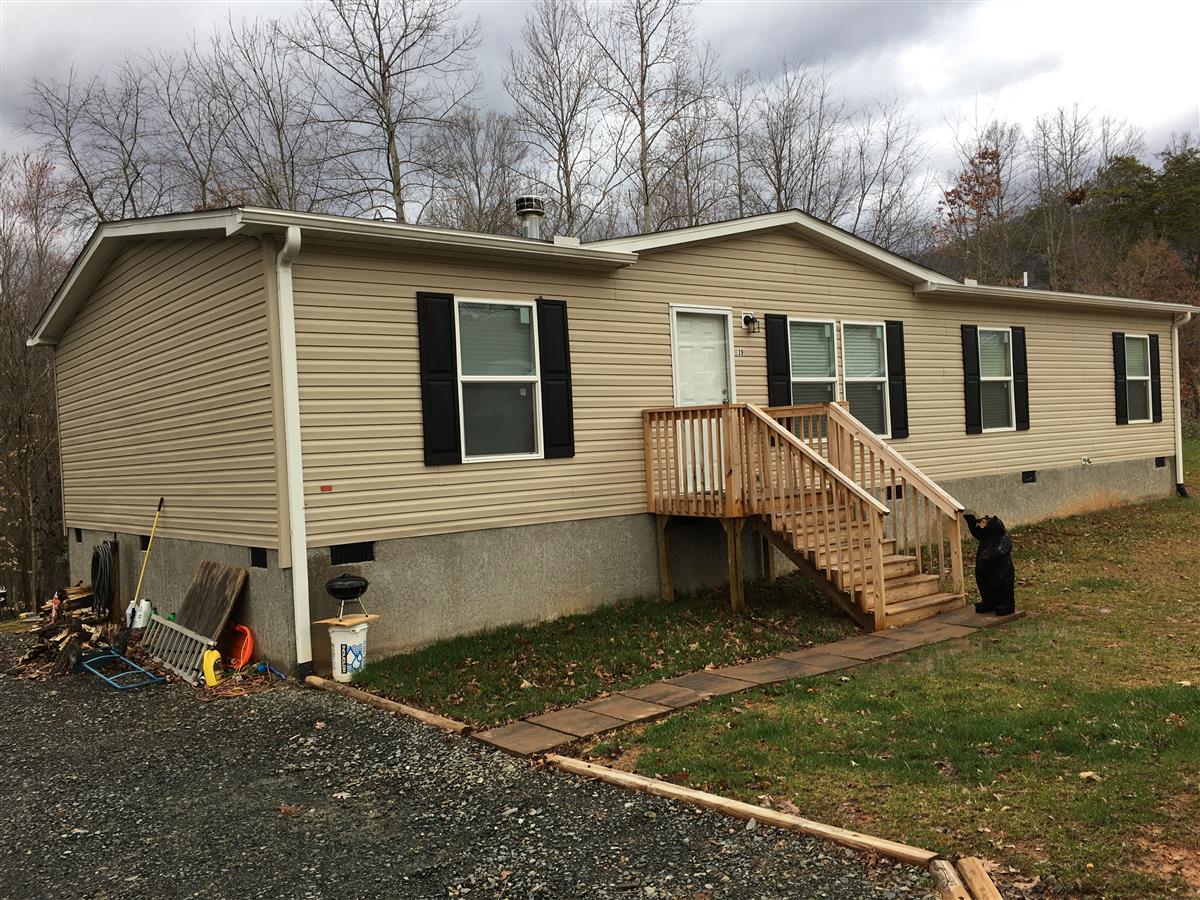 A picture of the property located at 39 JASON CASE DR, CANDLER NC 28715.