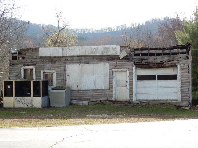 A picture of the property located at 3 MORGAN COVE RD, CANDLER NC 28715.