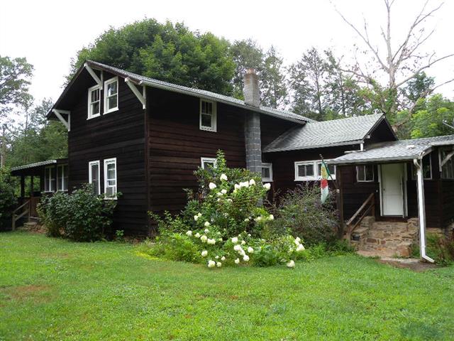 A picture of the property located at 7 BACHELDER LN, CANDLER NC 28715.
