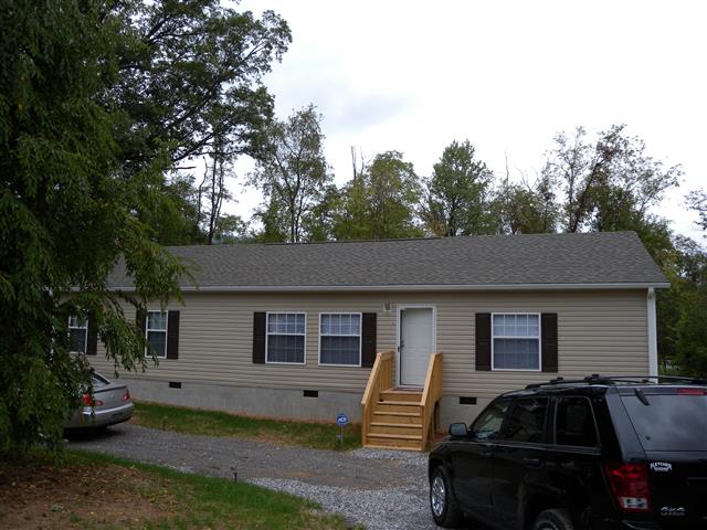 A picture of the property located at 8 BACHELDER LN, CANDLER NC 28715.