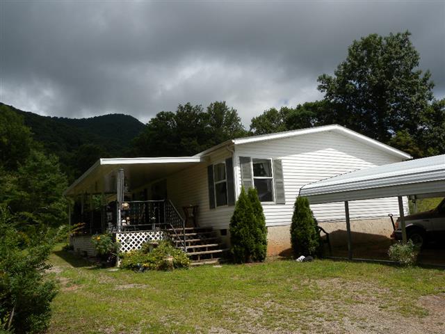 A picture of the property located at 4 BENTWOOD DR, CANDLER NC 28715.