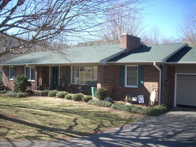 A picture of the property located at 21 LOIS GLENN LN, CANDLER NC 28715.