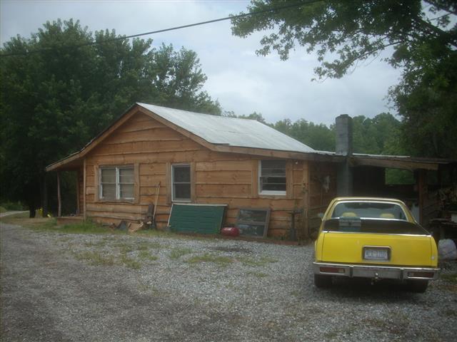 A picture of the property located at 122 H AND L FARM LN, CANDLER NC 28715.