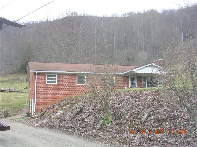 A picture of the property located at 131 H AND L FARM LN, CANDLER NC 28715.