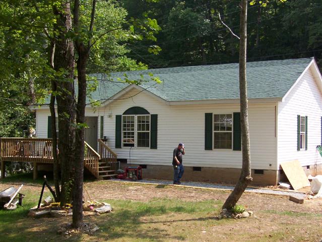 A picture of the property located at 27 SUDDRETH LN, CANDLER NC 28715.