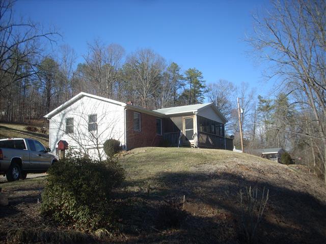 A picture of the property located at 422 BAILEY RD, CANDLER NC 28715.