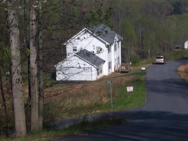 A picture of the property located at 6 LAUREN LN, CANDLER NC 28715.