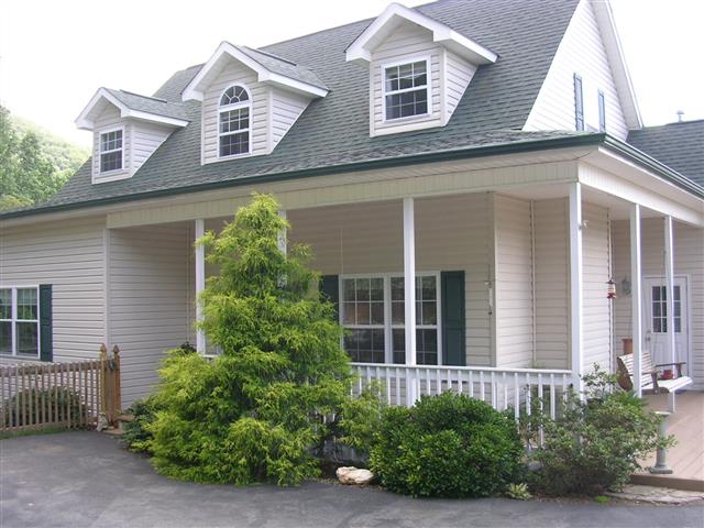 A picture of the property located at 92 S LINDON COVE RD, CANDLER NC 28715.