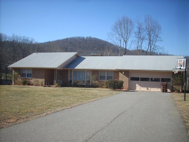 A picture of the property located at 5 THE MILLER EST, CANDLER NC 28715.