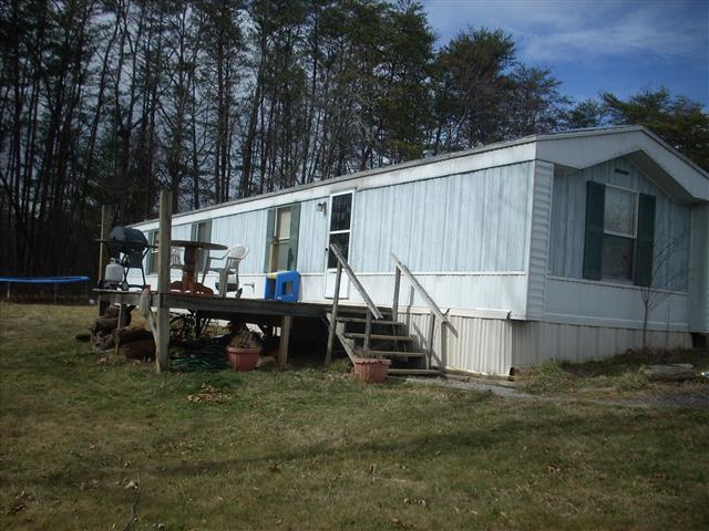 A picture of the property located at 33 RONALD LN, CANDLER NC 28715.
