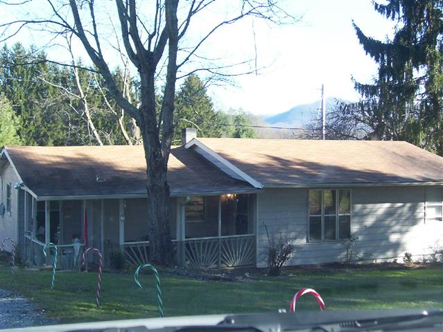 A picture of the property located at 10 BRIGGS DR, CANDLER NC 28715.