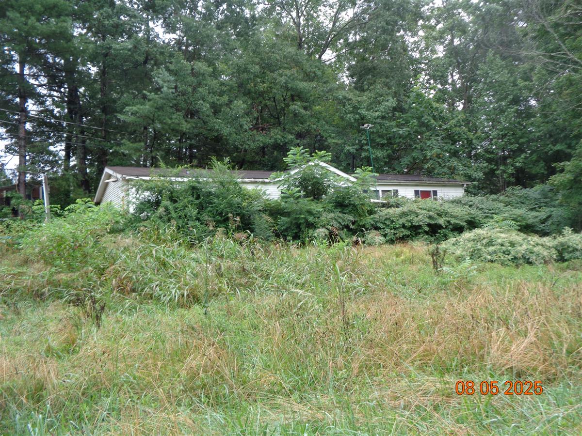A picture of the property located at 1 RIDGEVIEW ACRES DR, CANDLER NC 28715.