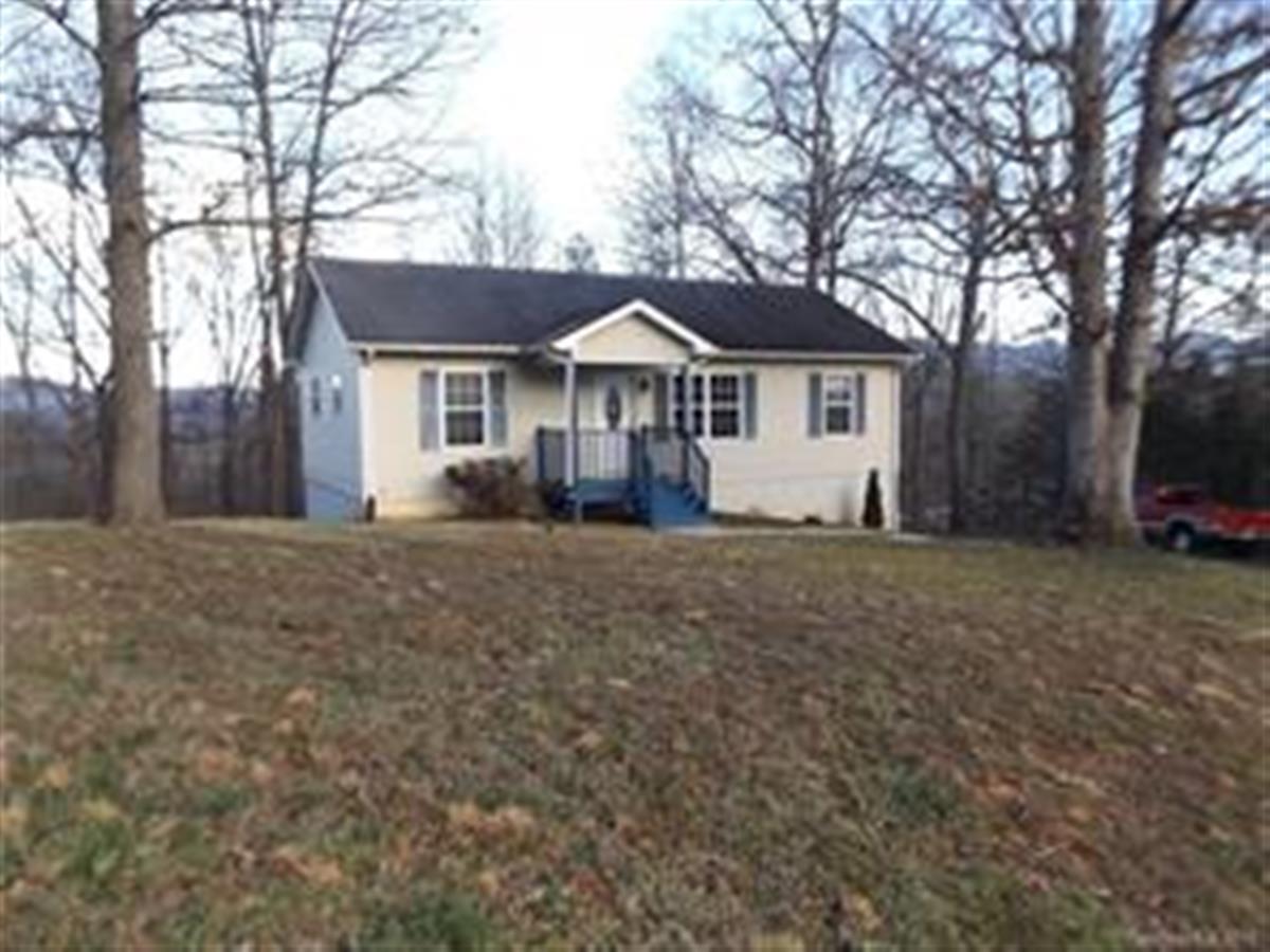 A picture of the property located at 1019 MOUNTAIN DR, CANDLER NC 28715.