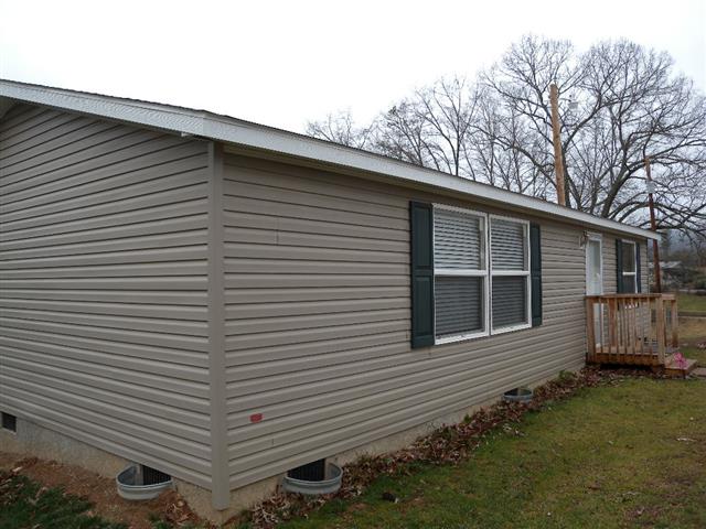 A picture of the property located at 27 BLACK WALNUT LN, CANDLER NC 28715.