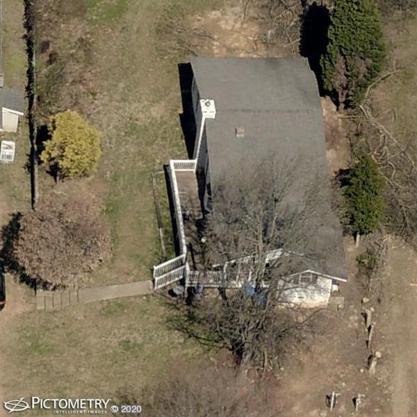 A picture of the property located at 32 ALOHA CIR, CANDLER NC 28715.