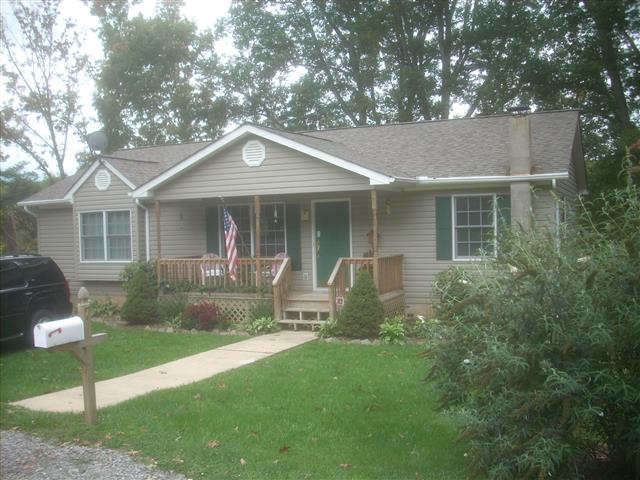 A picture of the property located at 7 DEWEY LN, CANDLER NC 28715.