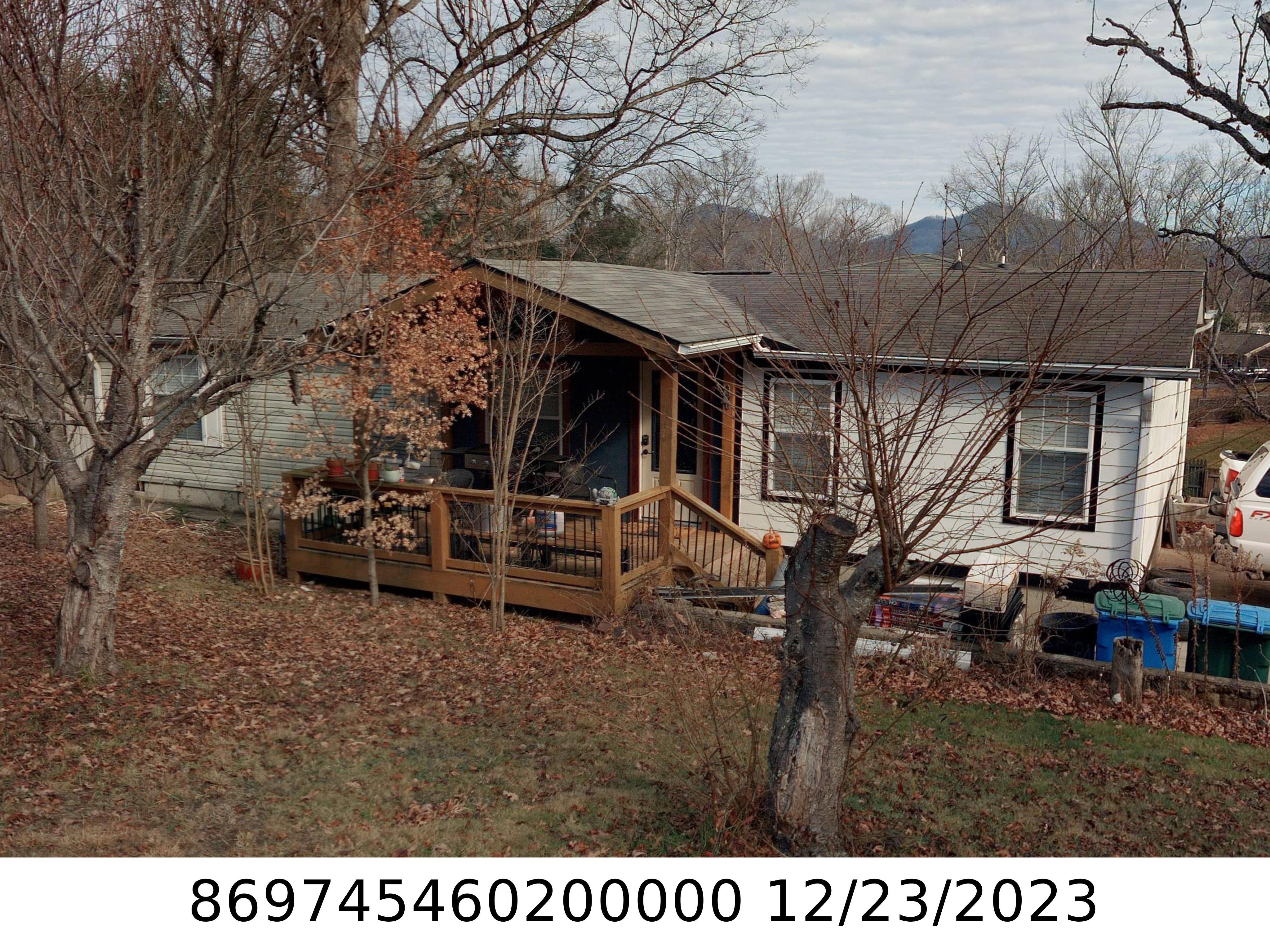 A picture of the property located at 1 GREENBRIAR LN, CANDLER NC 28715.