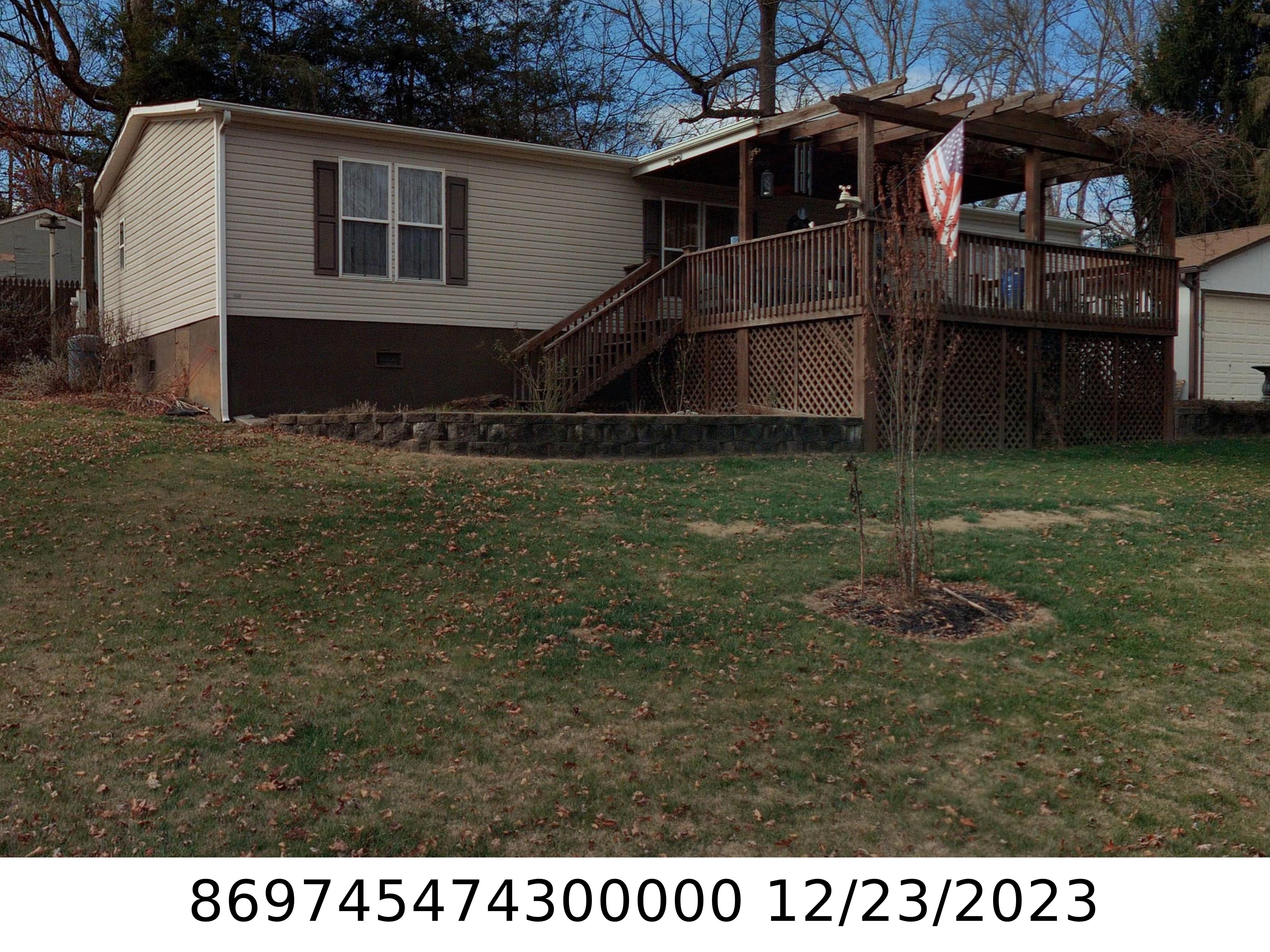 A picture of the property located at 15 GREENBRIAR LN, CANDLER NC 28715.