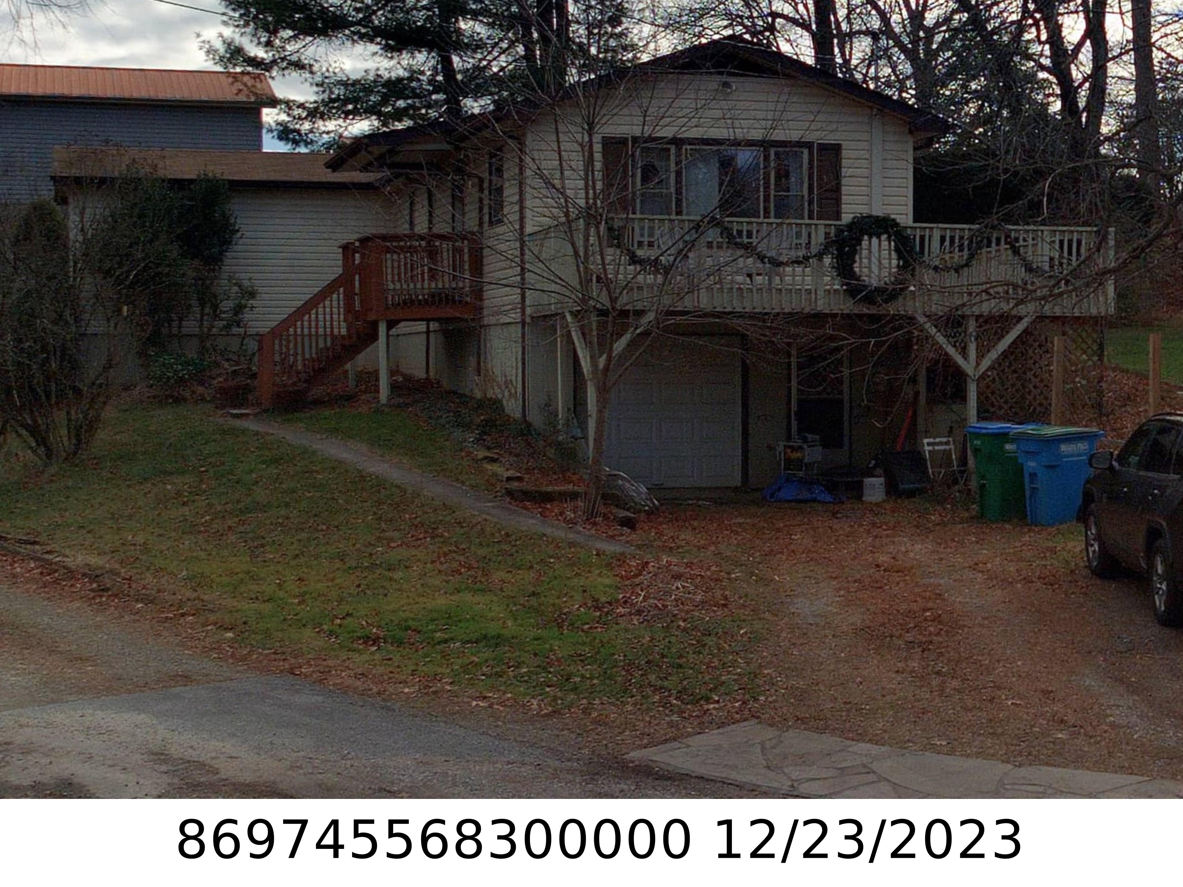 A picture of the property located at 6 GREENBRIAR LN, CANDLER NC 28715.