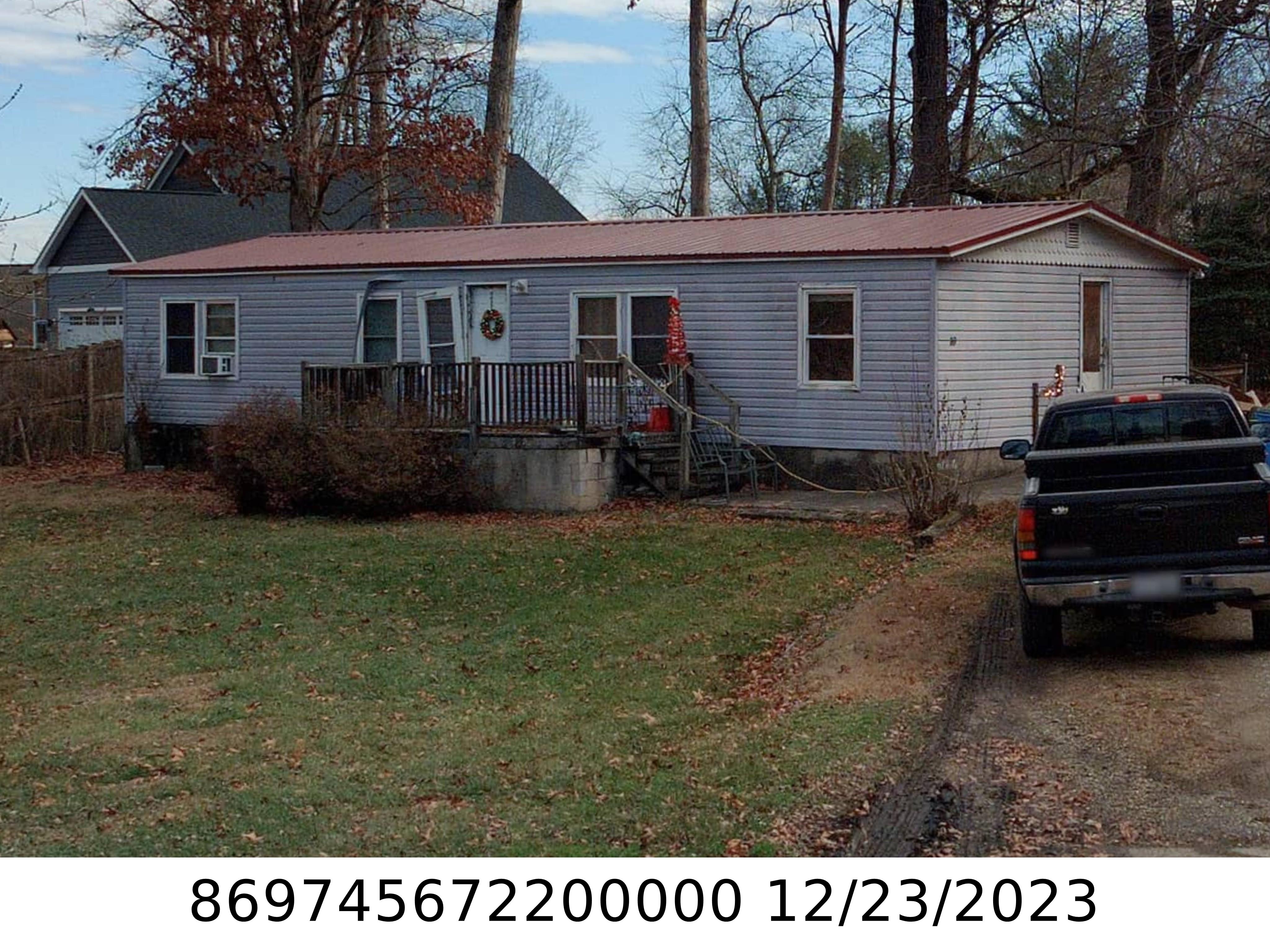 A picture of the property located at 10 GREENBRIAR LN, CANDLER NC 28715.