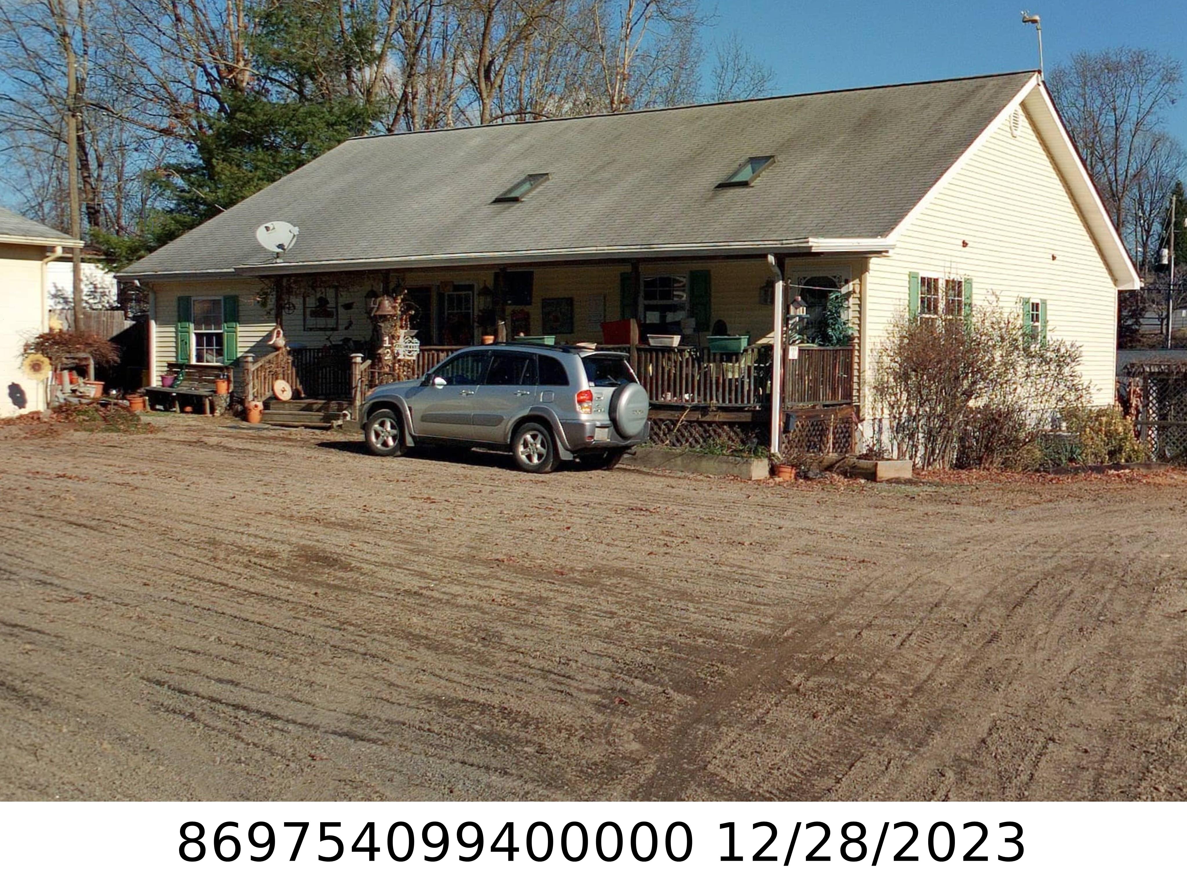 A picture of the property located at 12 SOUTHERN MAGNOLIA LN, CANDLER NC 28715.