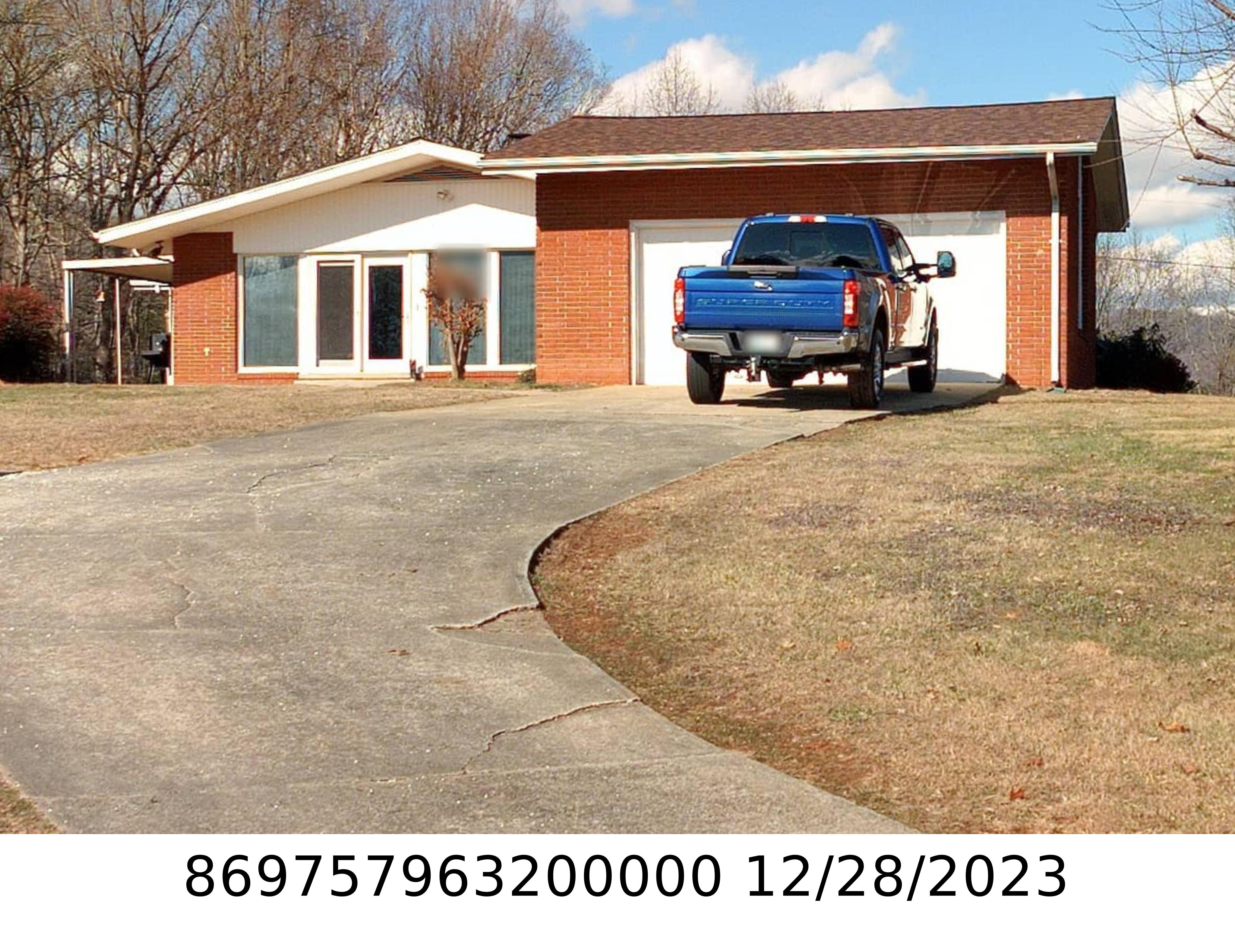 A picture of the property located at 20 ENSLEY DR, CANDLER NC 28715.