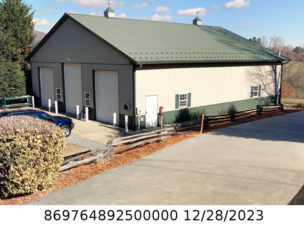 A picture of the property located at 33 BENJAMIN LN, CANDLER NC 28715.