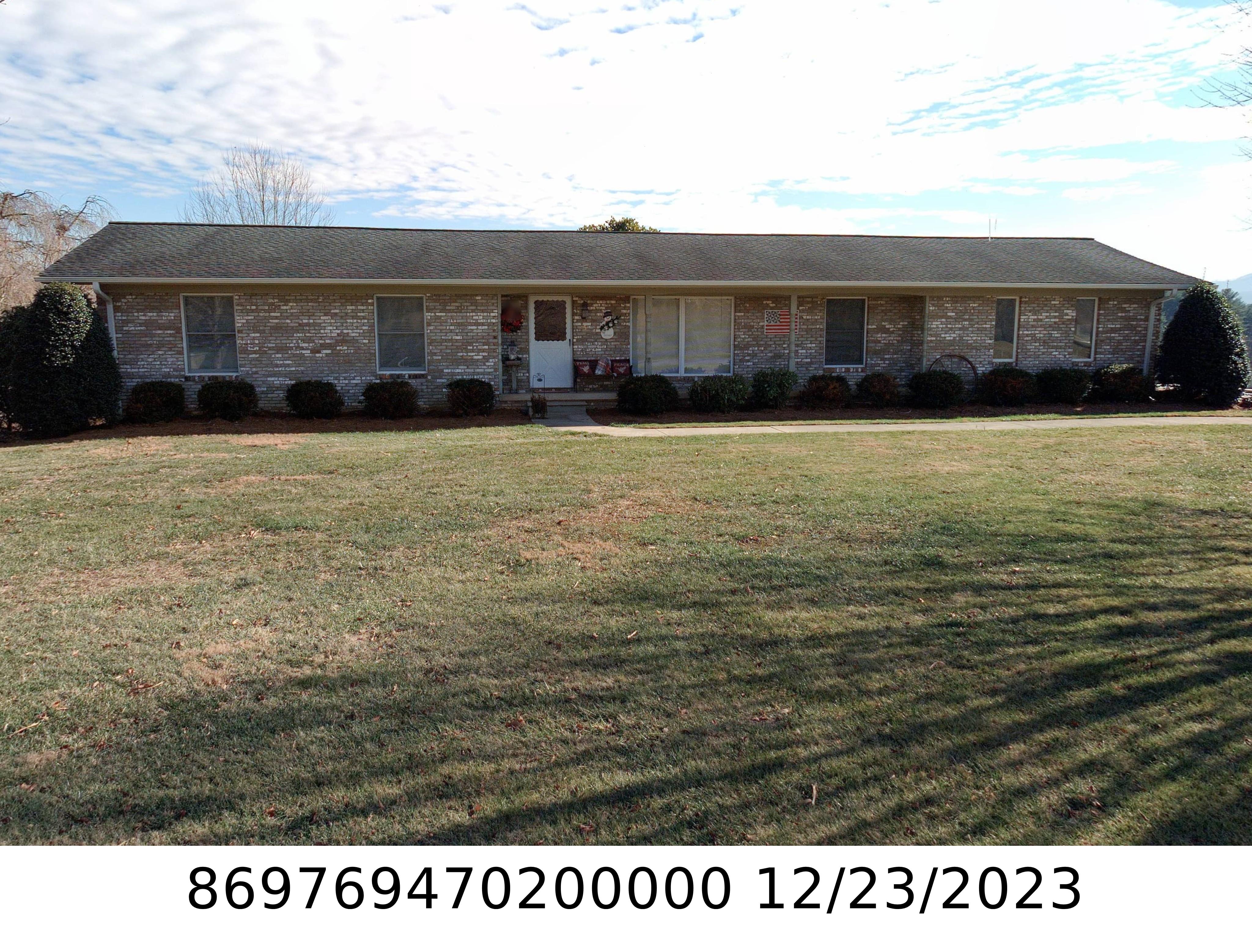 A picture of the property located at 35 GREENE VIEW RD, CANDLER NC 28715.