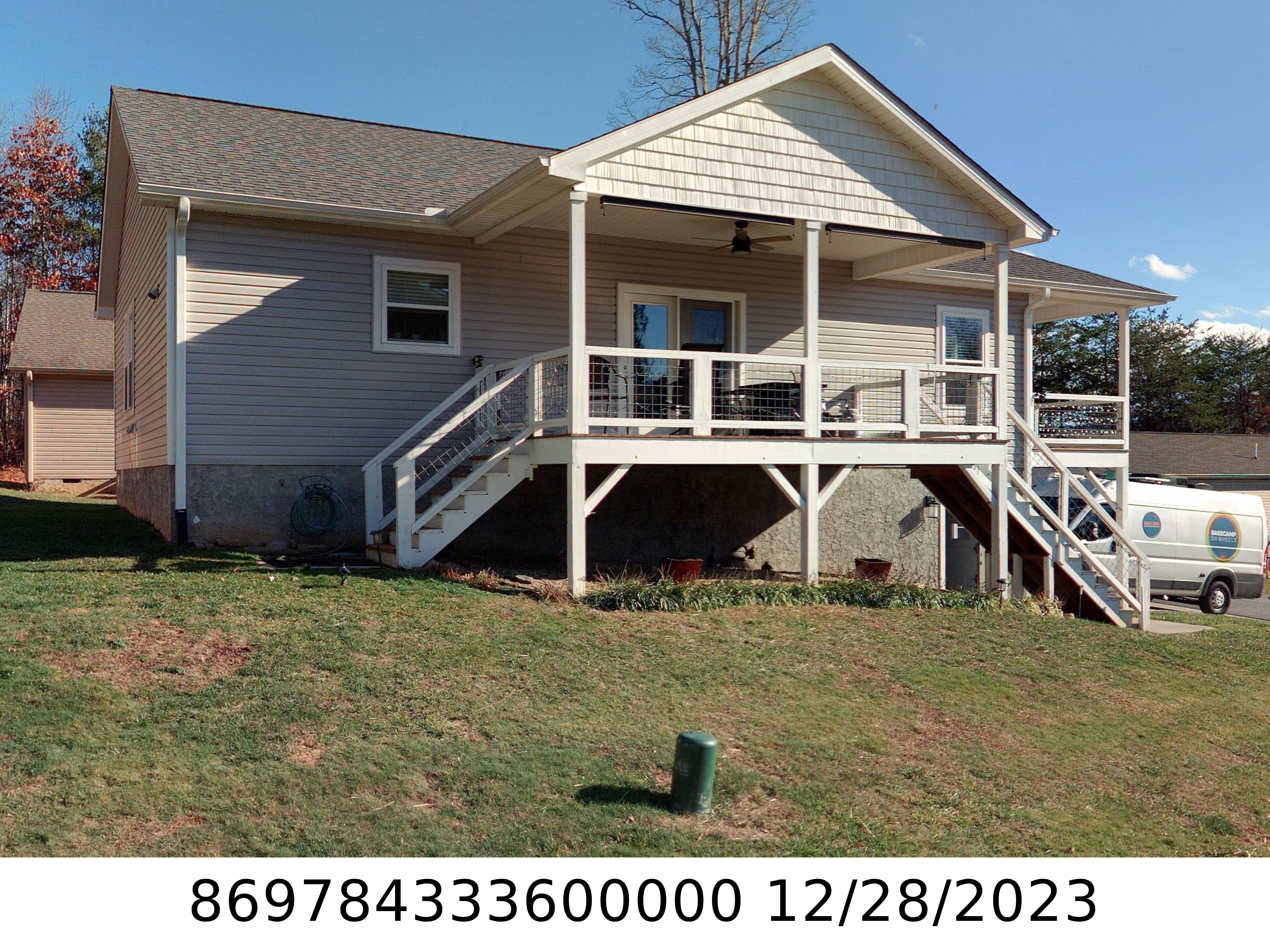 A picture of the property located at 2 SWALLOWTAIL LN, CANDLER NC 28715.
