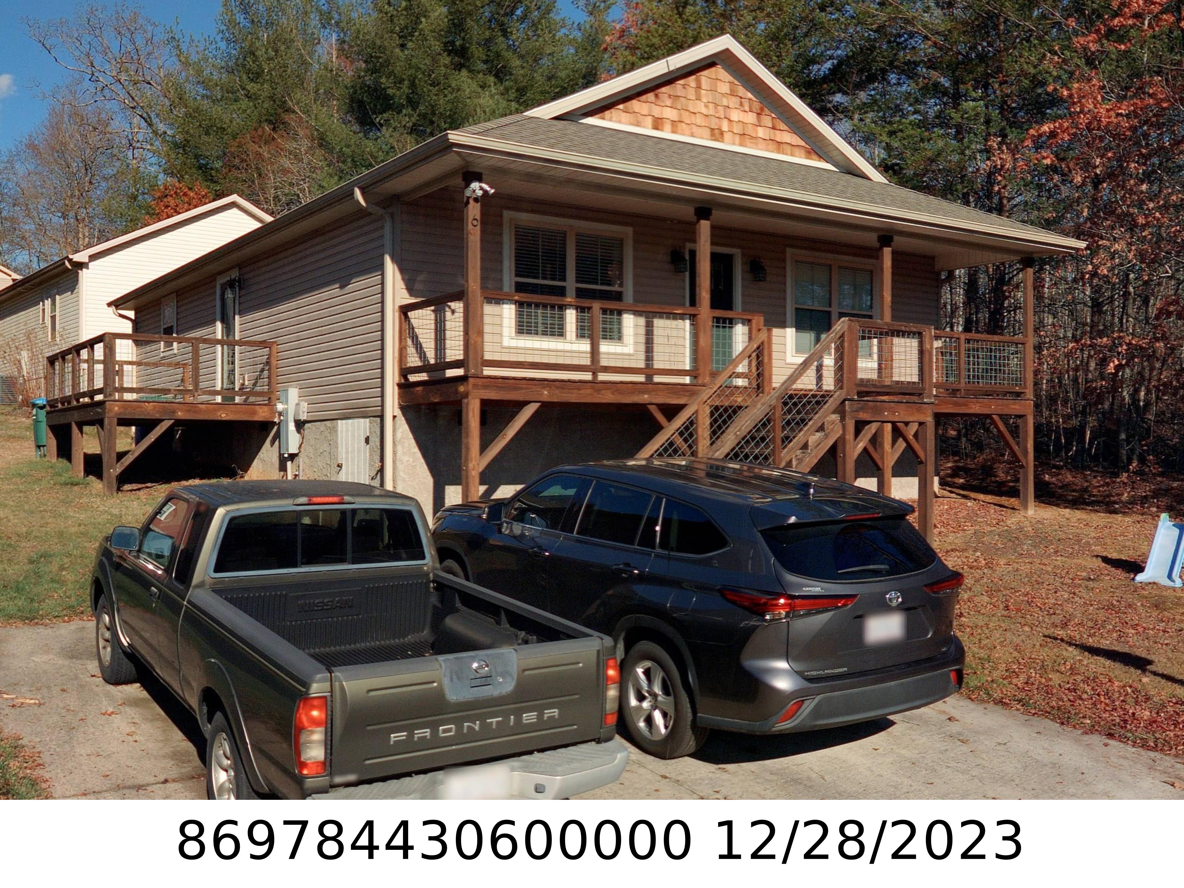 A picture of the property located at 6 SWALLOWTAIL LN, CANDLER NC 28715.