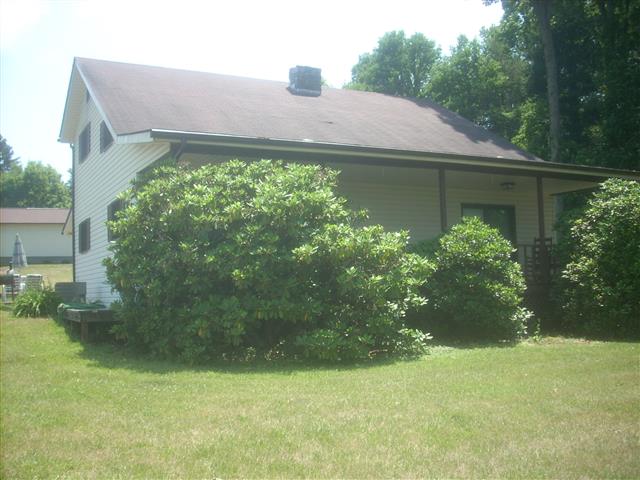 A picture of the property located at 20 NANNIE LN, CANDLER NC 28715.