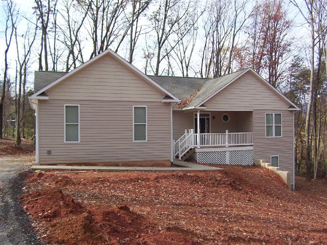 A picture of the property located at 415 GOLDEN ROD LN, CANDLER NC 28715.