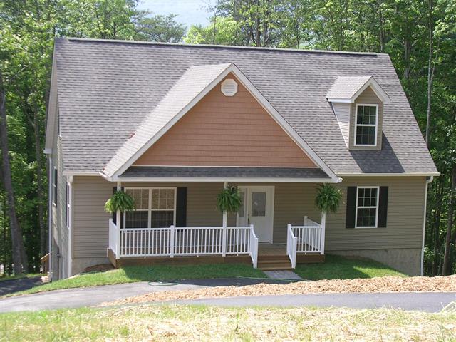 A picture of the property located at 14 GRAULICH LN, CANDLER NC 28715.
