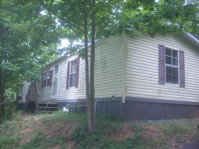 A picture of the property located at 19 KAYCE DR, CANDLER NC 28715.
