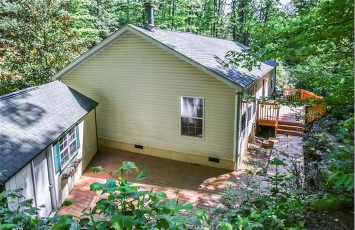 A picture of the property located at 31 MOLLY LN, CANDLER NC 28715.