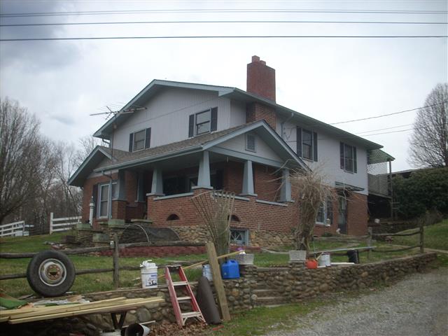 A picture of the property located at 10 SHAYLA LN, CANDLER NC 28715.
