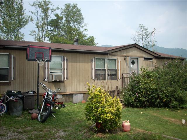 A picture of the property located at 114 PARADISE COURT LN, CANDLER NC 28715.