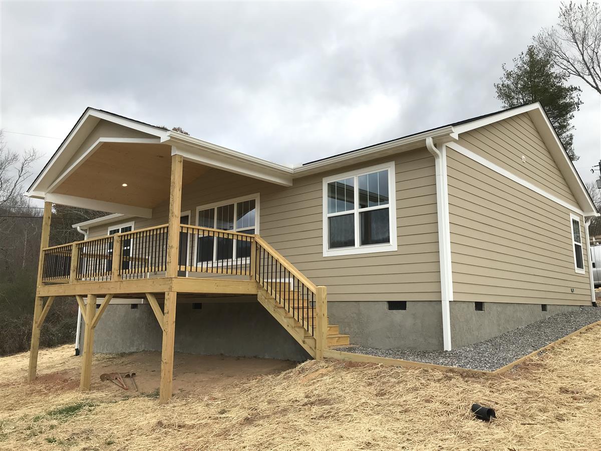 A picture of the property located at 103 DAPPLE RD, CANDLER NC 28715.