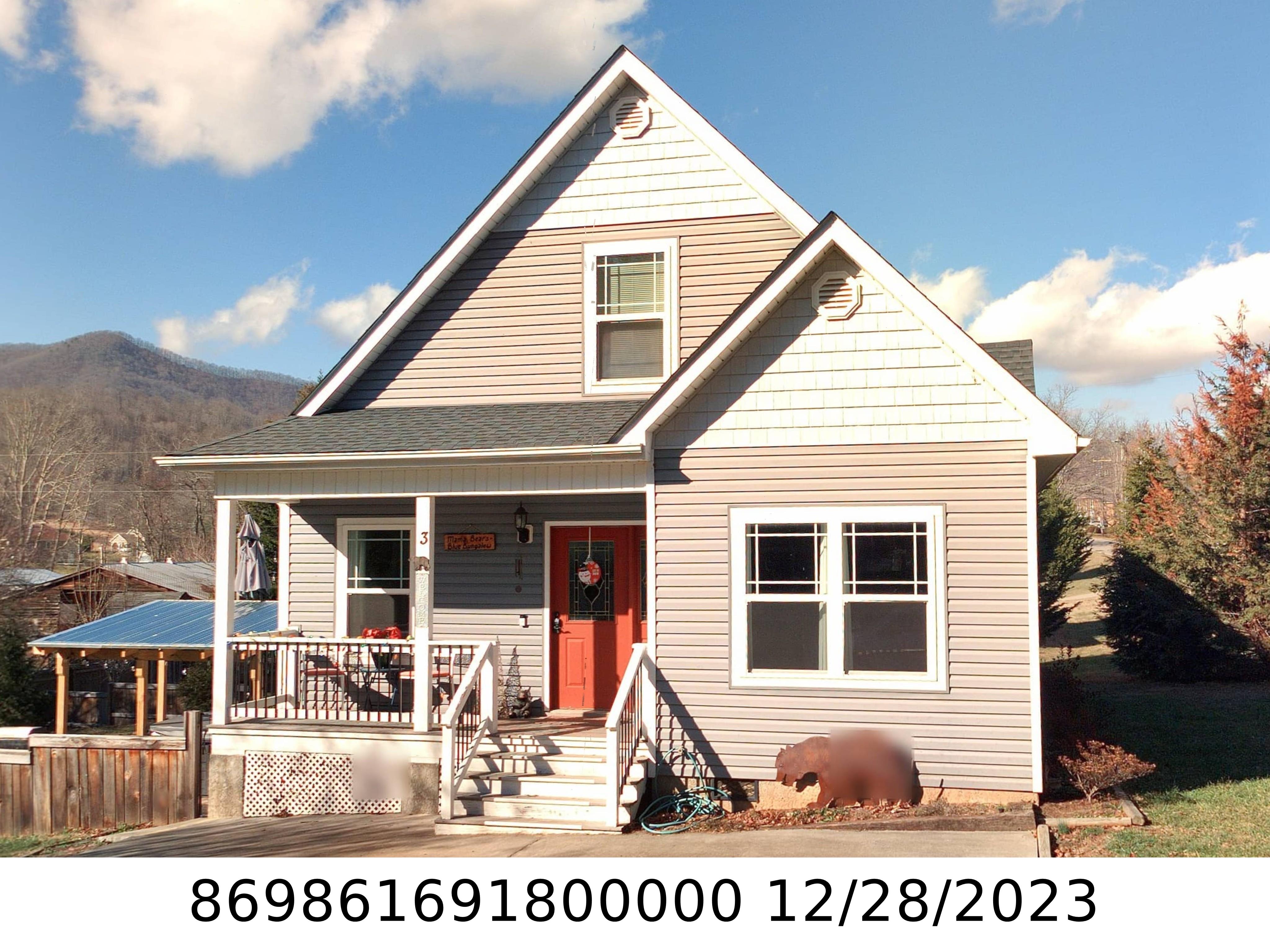 A picture of the property located at 3 BRENDA DR, CANDLER NC 28715.