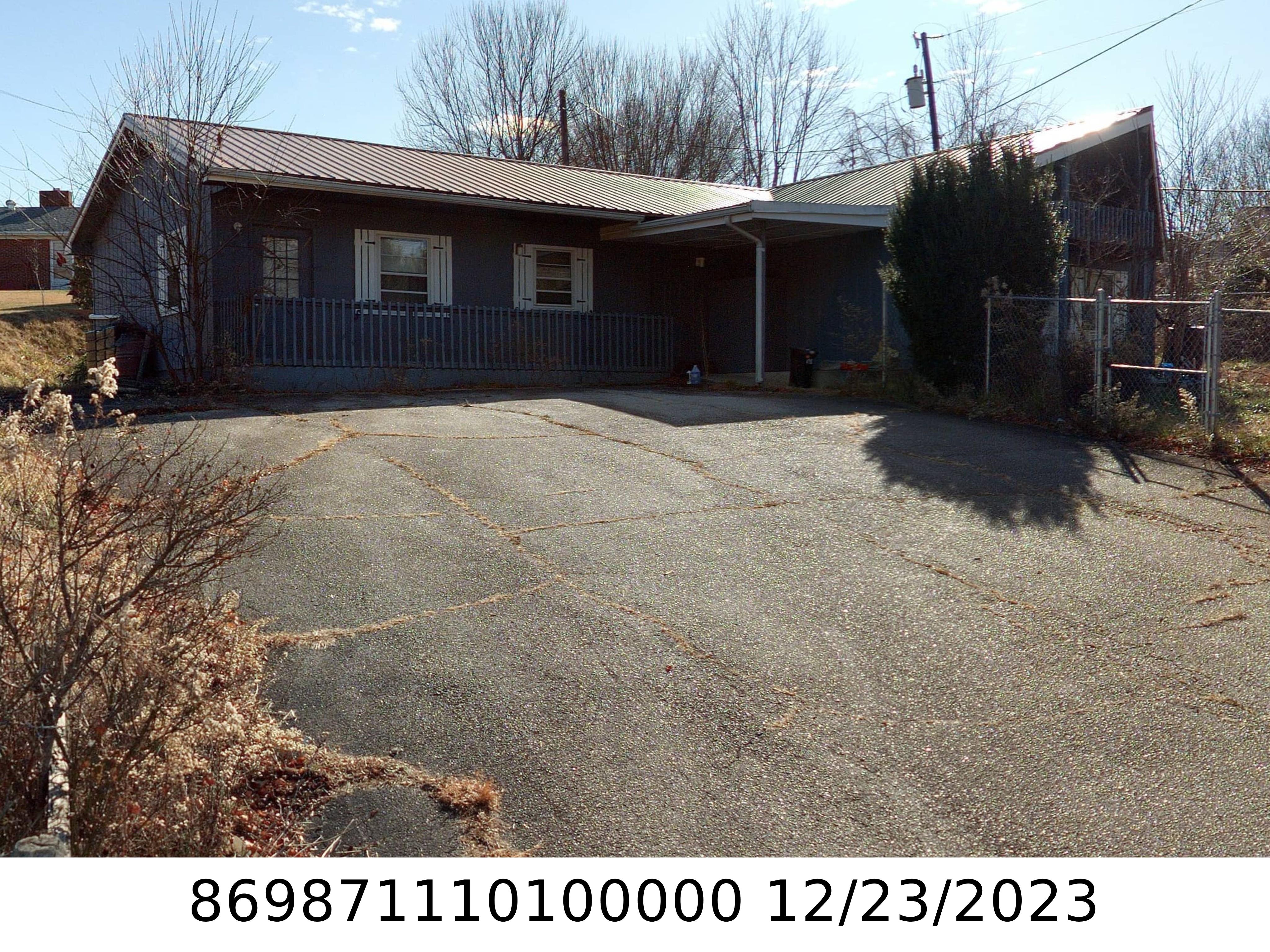 A picture of the property located at 493 DOGWOOD RD, CANDLER NC 28715.