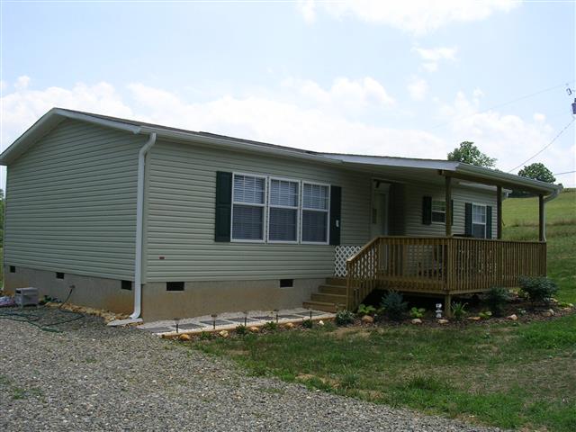 A picture of the property located at 2 FORREST LN, CANDLER NC 28715.