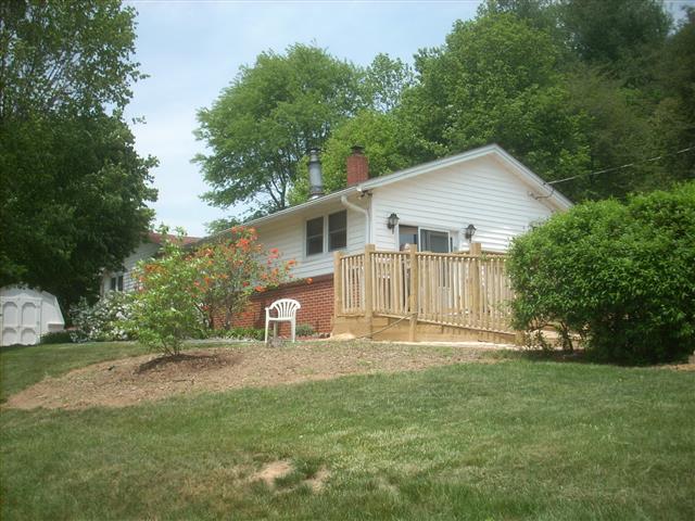 A picture of the property located at 5 FORREST LN, CANDLER NC 28715.